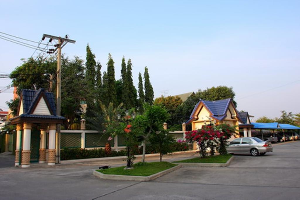 Js Tower Hotel Банкок Екстериор снимка