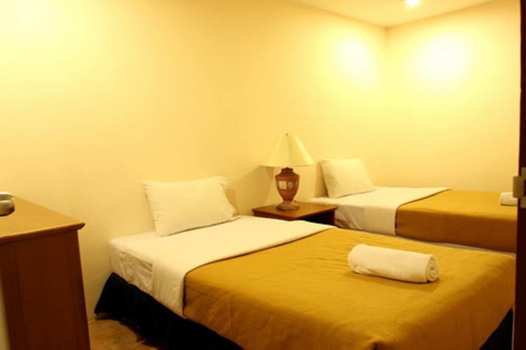 Js Tower Hotel Банкок Екстериор снимка