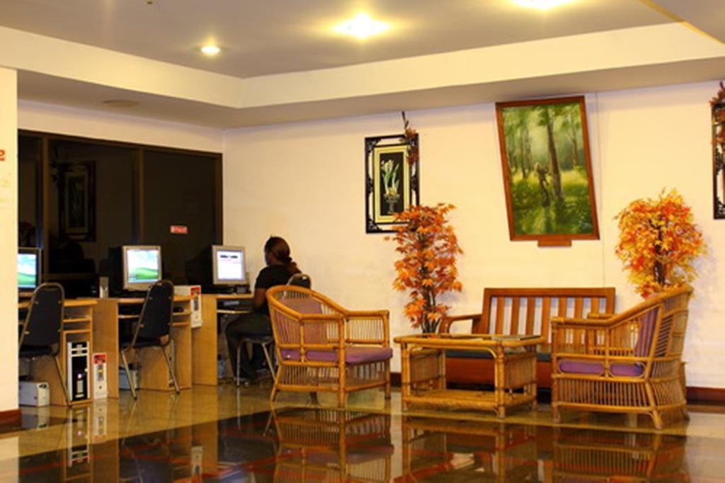 Js Tower Hotel Банкок Екстериор снимка